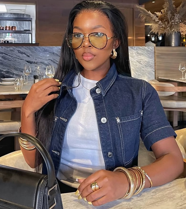 Sni grew up in a creative family as the daughter of actress Brenda and director Edmund Mhlongo.