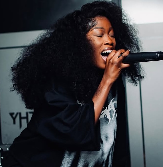 Thatohatsi performing her song